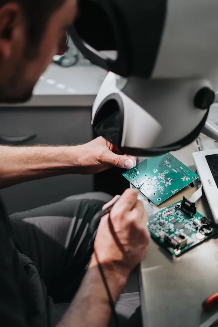 Robot tvořící výrobek